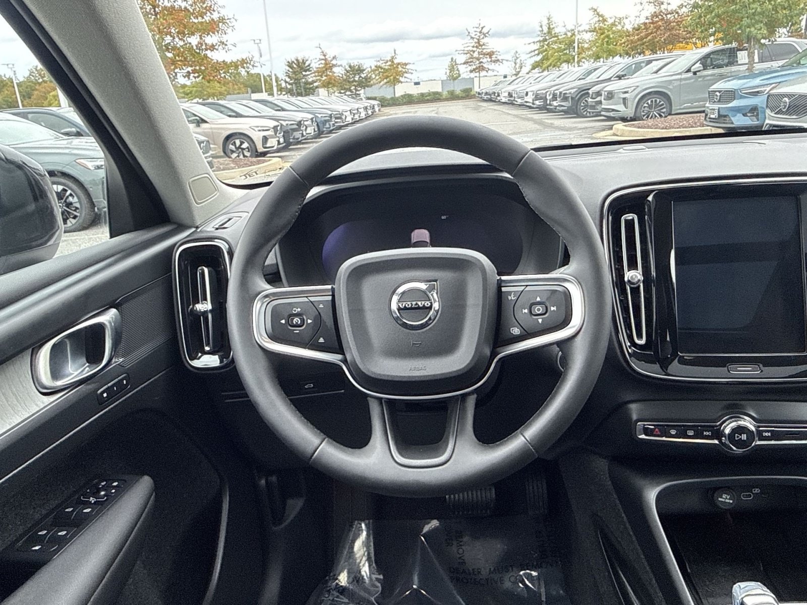 Certified 2024 Volvo XC40 B5 Plus w/ Climate Package AWD/4WD image 16