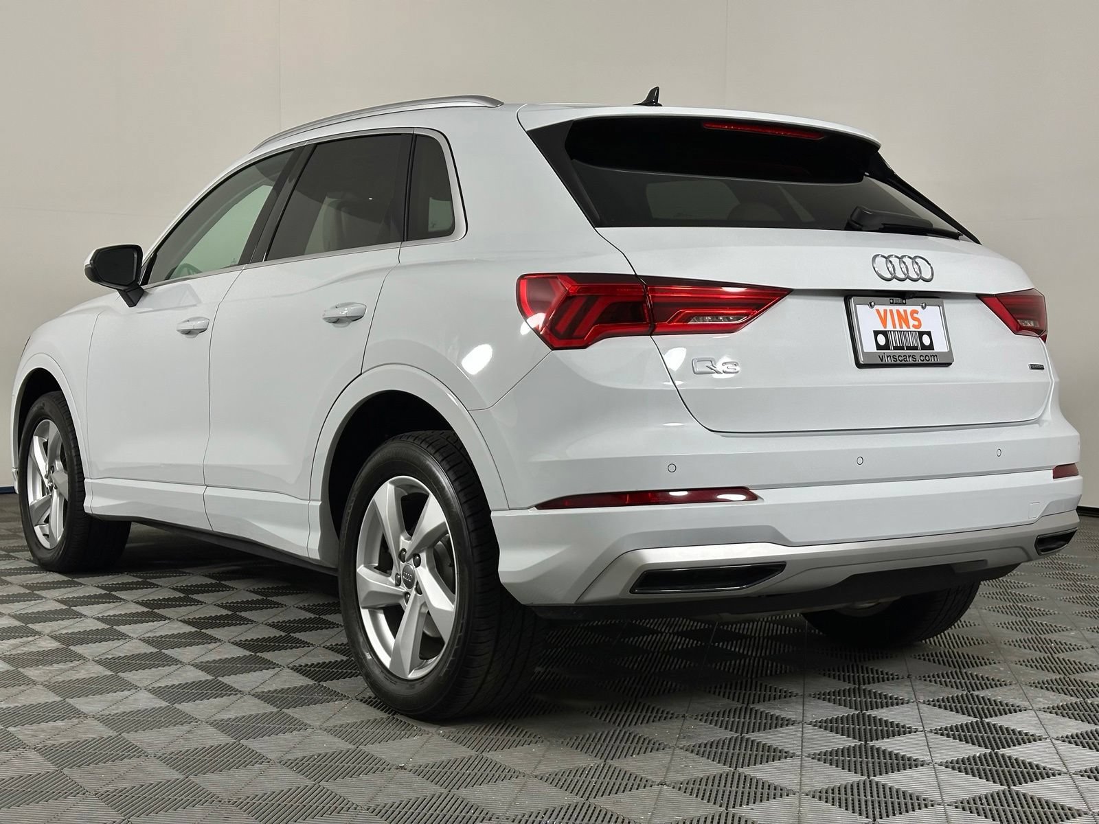 Used 2019 Audi Q3 2.0T Premium w/ Convenience Package AWD/4WD image 32