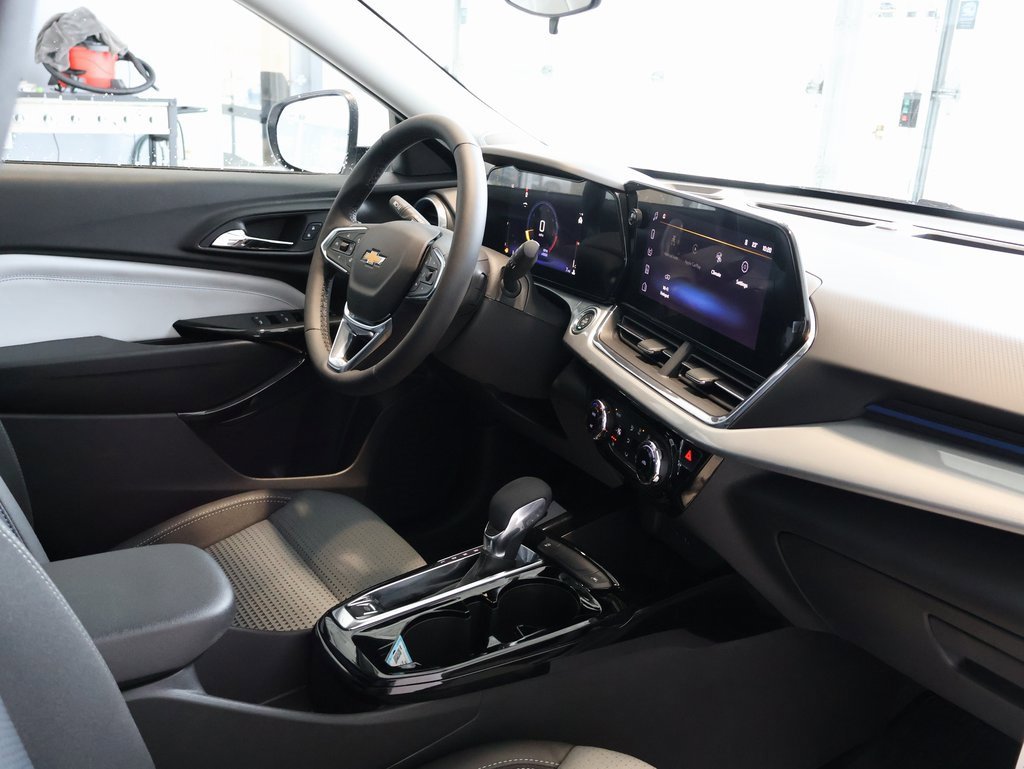 New 2026 Chevrolet Trax LT w/ Driver Confidence Package image 32