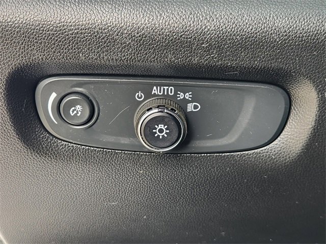 Used 2023 Chevrolet Traverse LT image 21