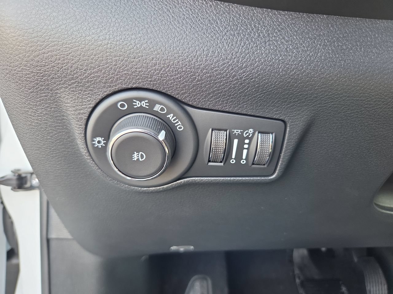 New 2026 Jeep Compass Latitude AWD/4WD image 28