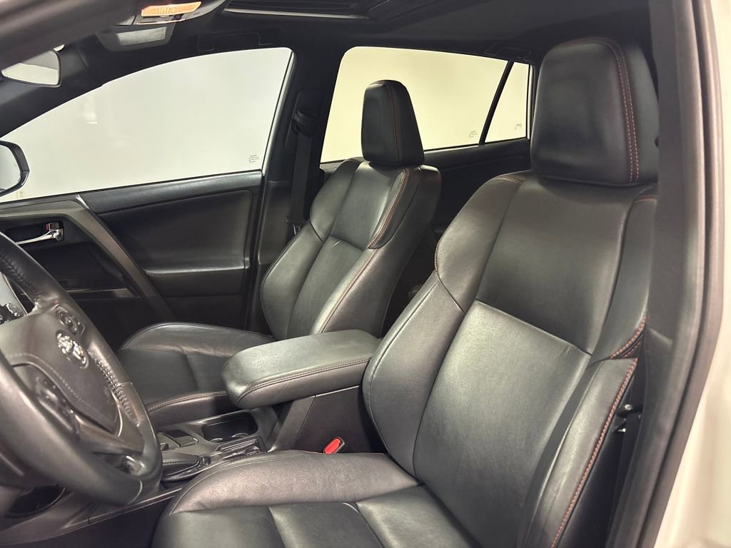 Used 2016 Toyota RAV4 SE image 24