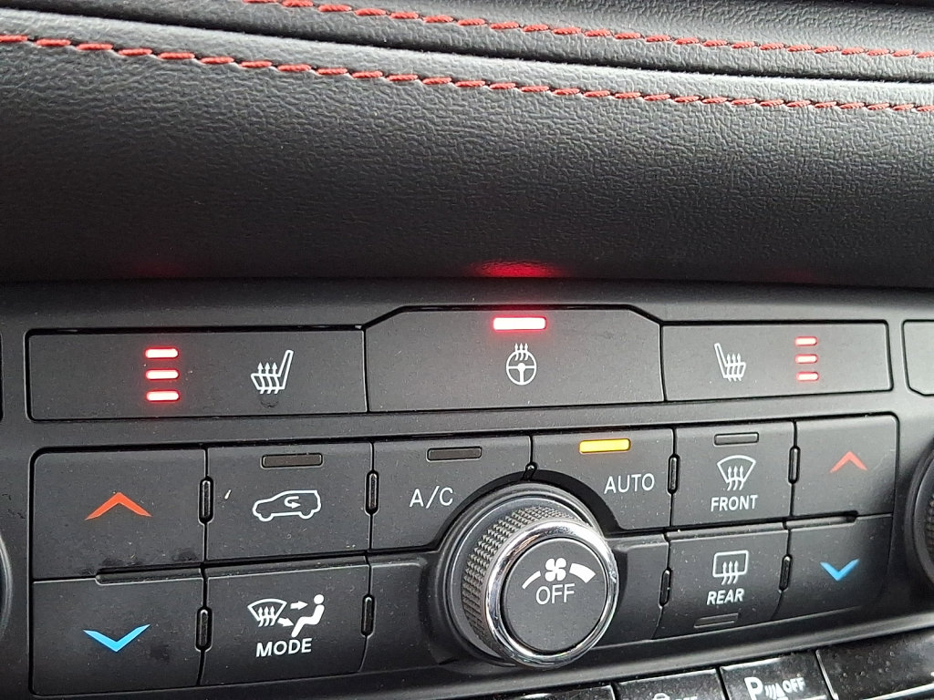 Used 2025 Dodge Durango R/T AWD/4WD image 31