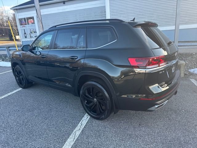 Certified 2022 Volkswagen Atlas SE w/ Black Wheel Package image 6