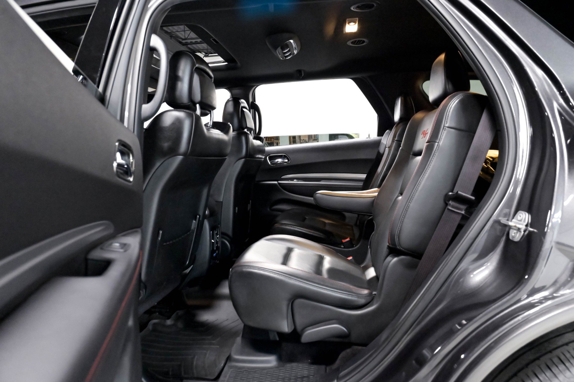 Used 2018 Dodge Durango R/T w/ Technology Group AWD/4WD image 13