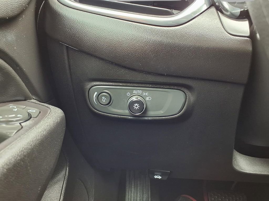 Used 2020 Chevrolet Equinox LT FWD image 17