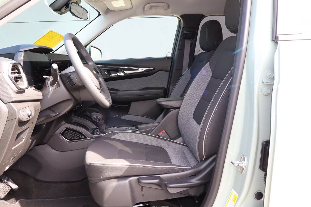 Used 2025 Chevrolet TrailBlazer LT AWD/4WD image 7