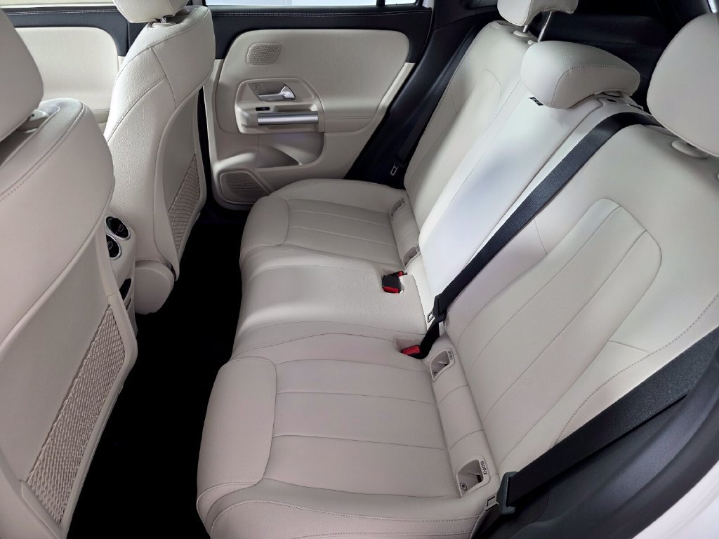 New 2026 Mercedes-Benz GLA 250 4MATIC image 11