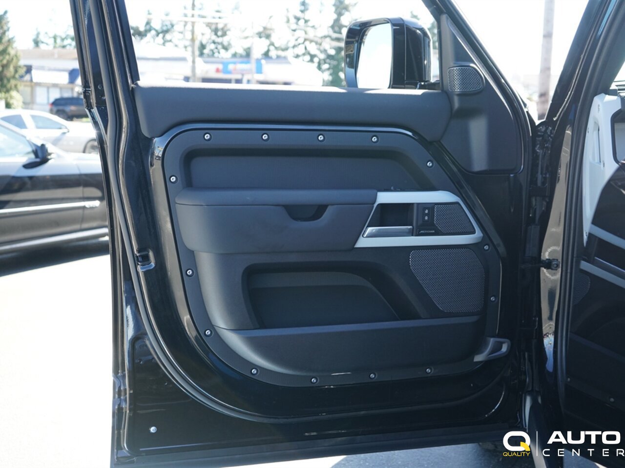 Used 2024 Land Rover Defender 110 S image 12