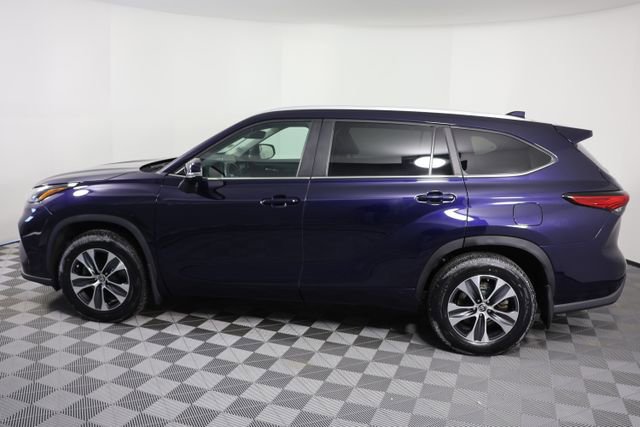Used 2023 Toyota Highlander XLE image 5