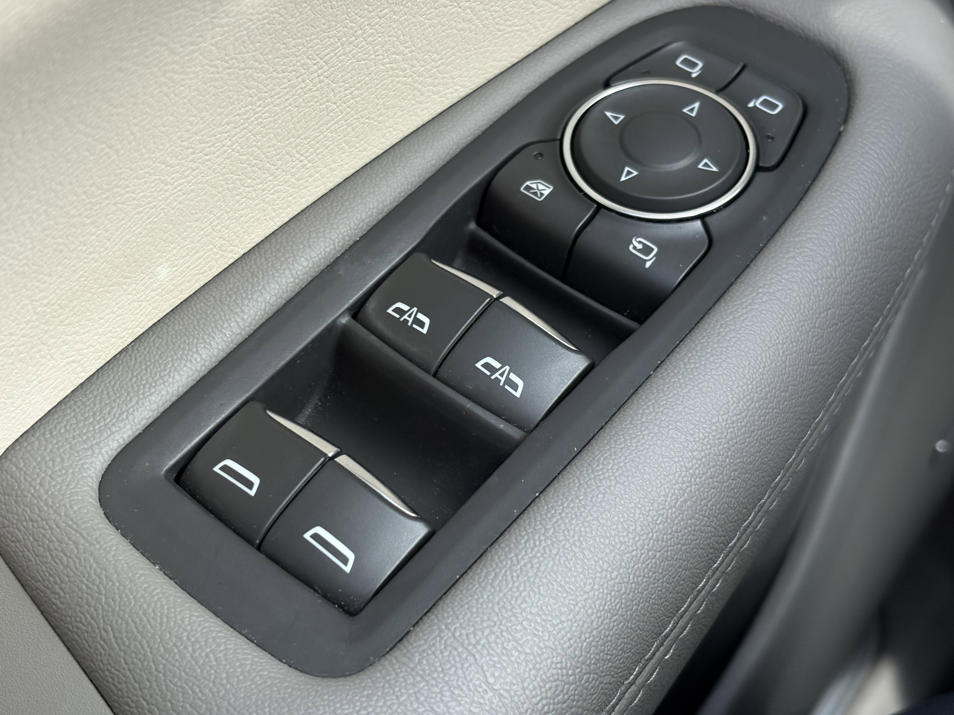 Certified 2023 Cadillac XT5 Premium Luxury w/ LPO, Floor Liner Package image 31