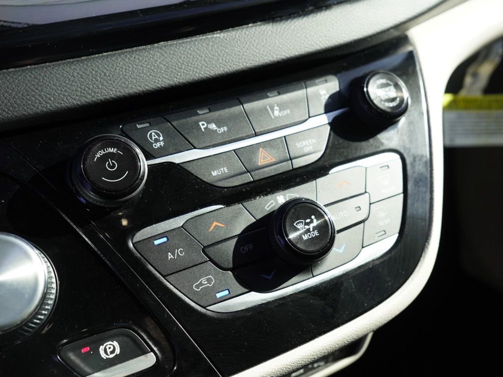 Used 2022 Chrysler Pacifica Touring-L image 17