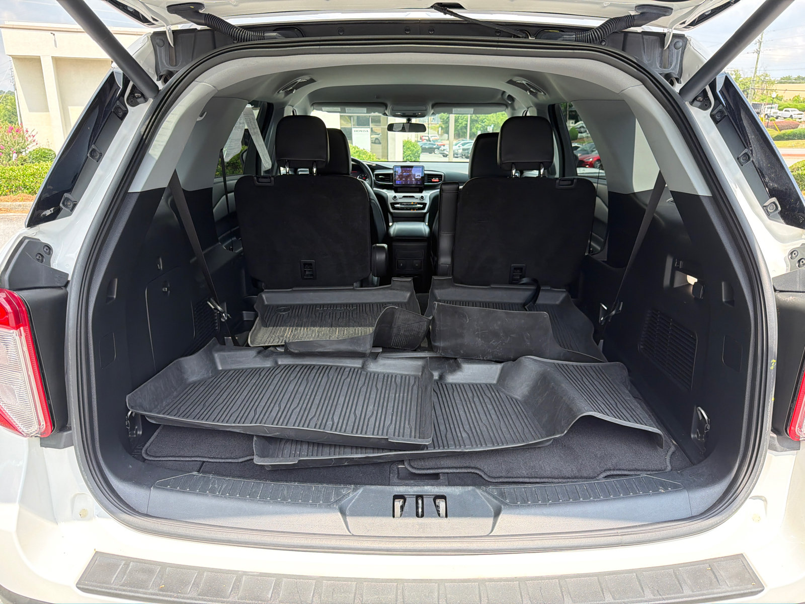 Used 2023 Ford Explorer XLT w/ Equipment Group 202A RWD image 19