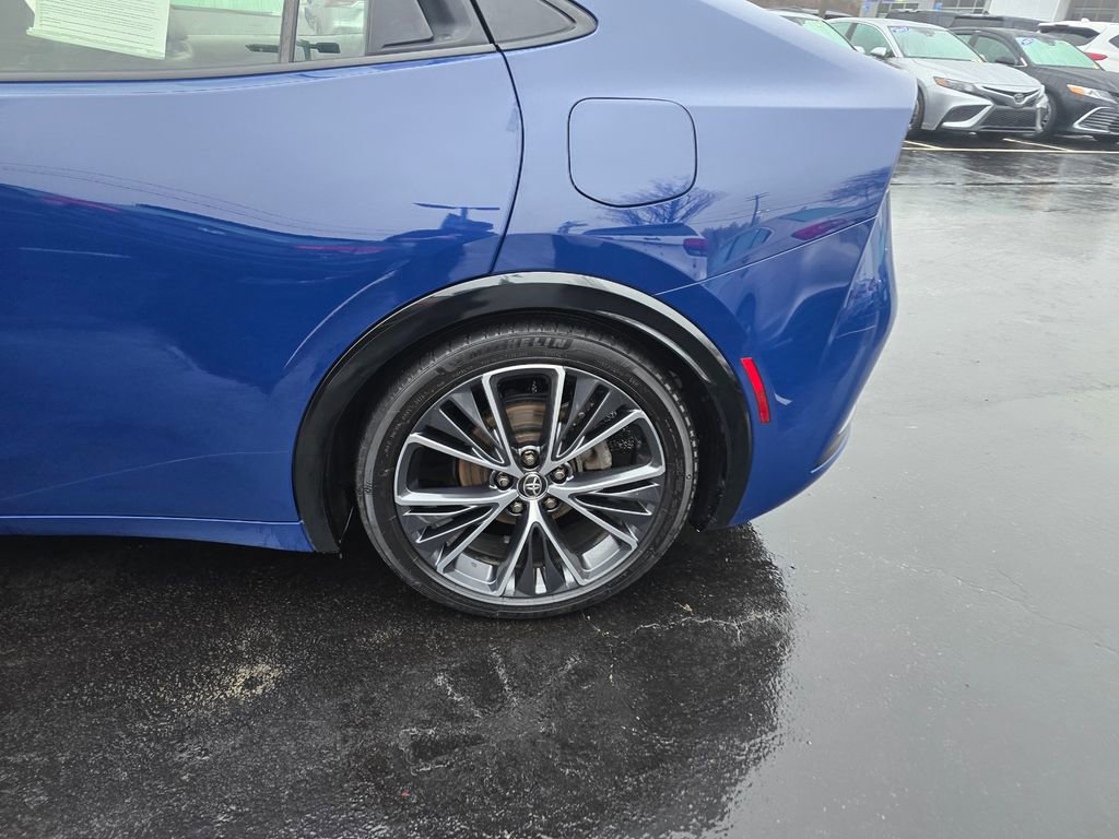 Used 2023 Toyota Prius XLE AWD/4WD image 4