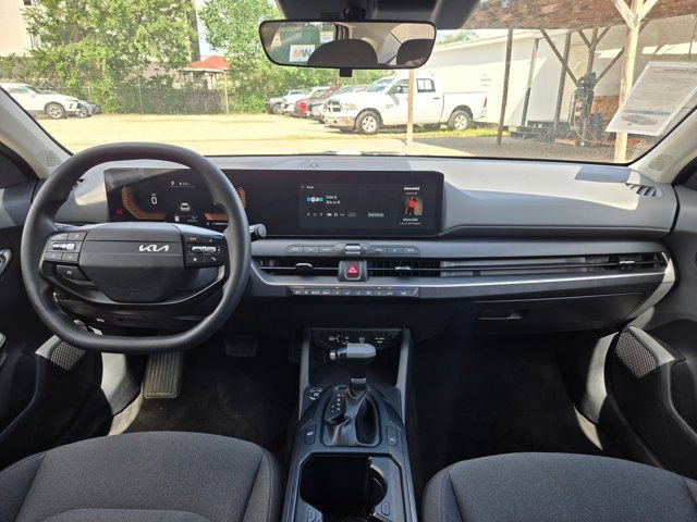 Used 2025 Kia K4 LXS image 24