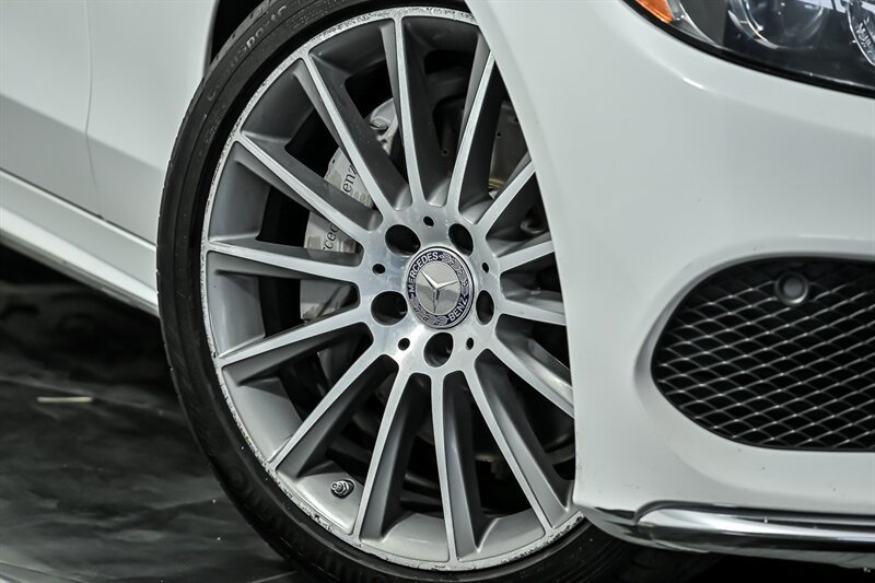 Used 2016 Mercedes-Benz C 300 4MATIC Sedan image 3