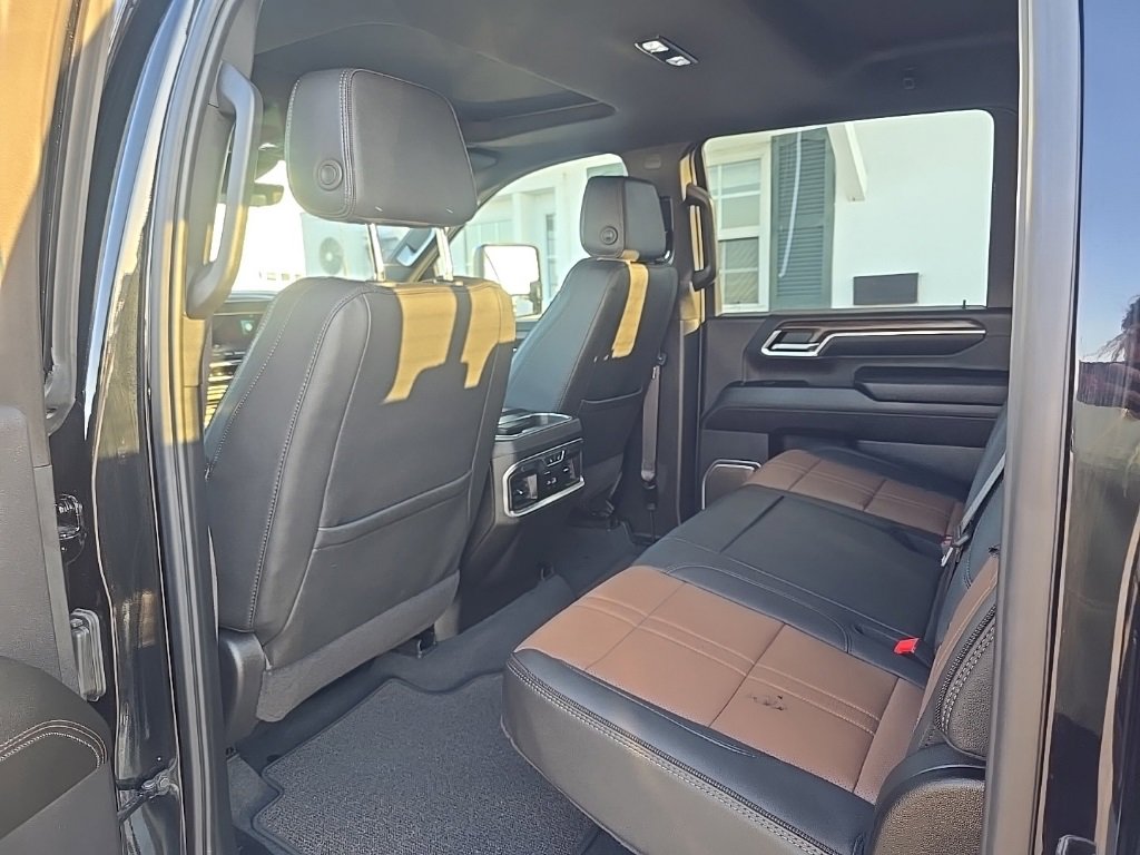 Used 2025 Chevrolet Silverado 3500 High Country w/ High Country Premium Package image 17