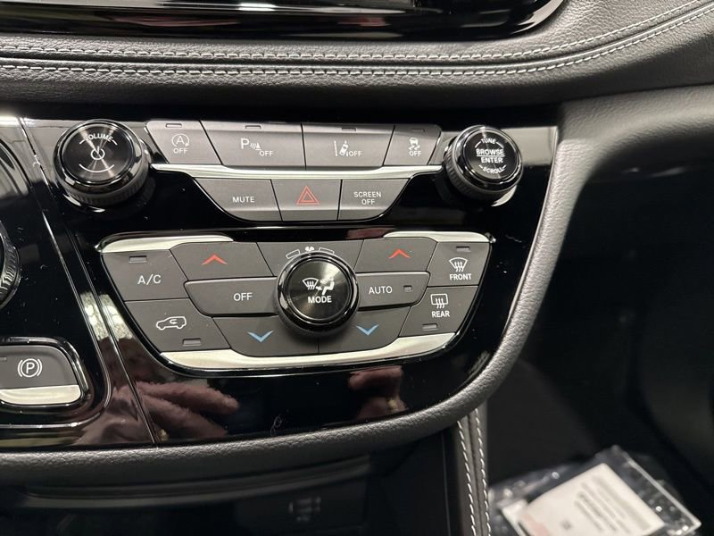 New 2026 Chrysler Pacifica Limited image 36
