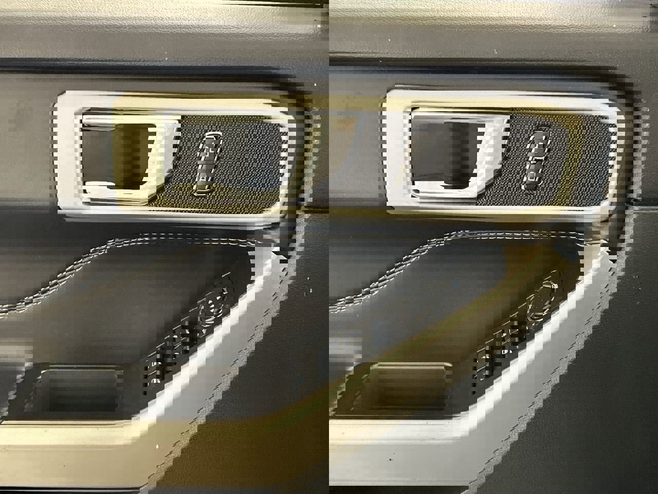 Used 2022 Ford Explorer XLT w/ Equipment Group 202A image 19