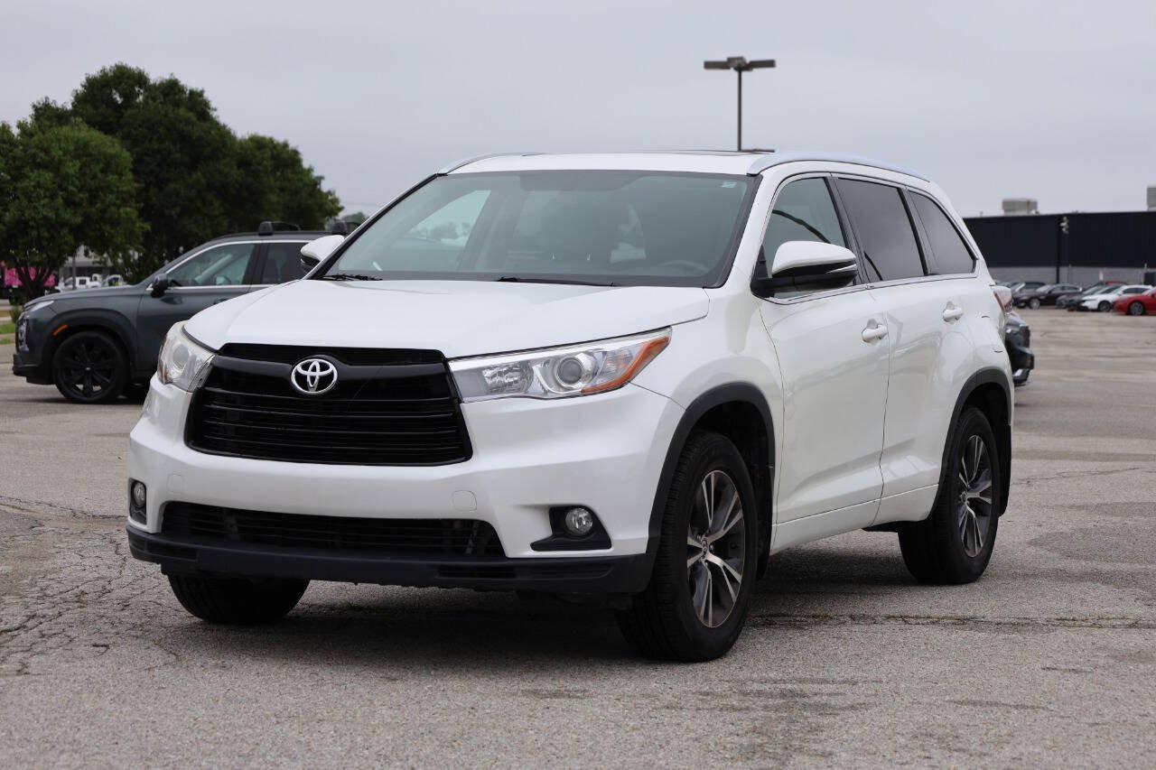 Used 2016 Toyota Highlander XLE AWD/4WD image 6