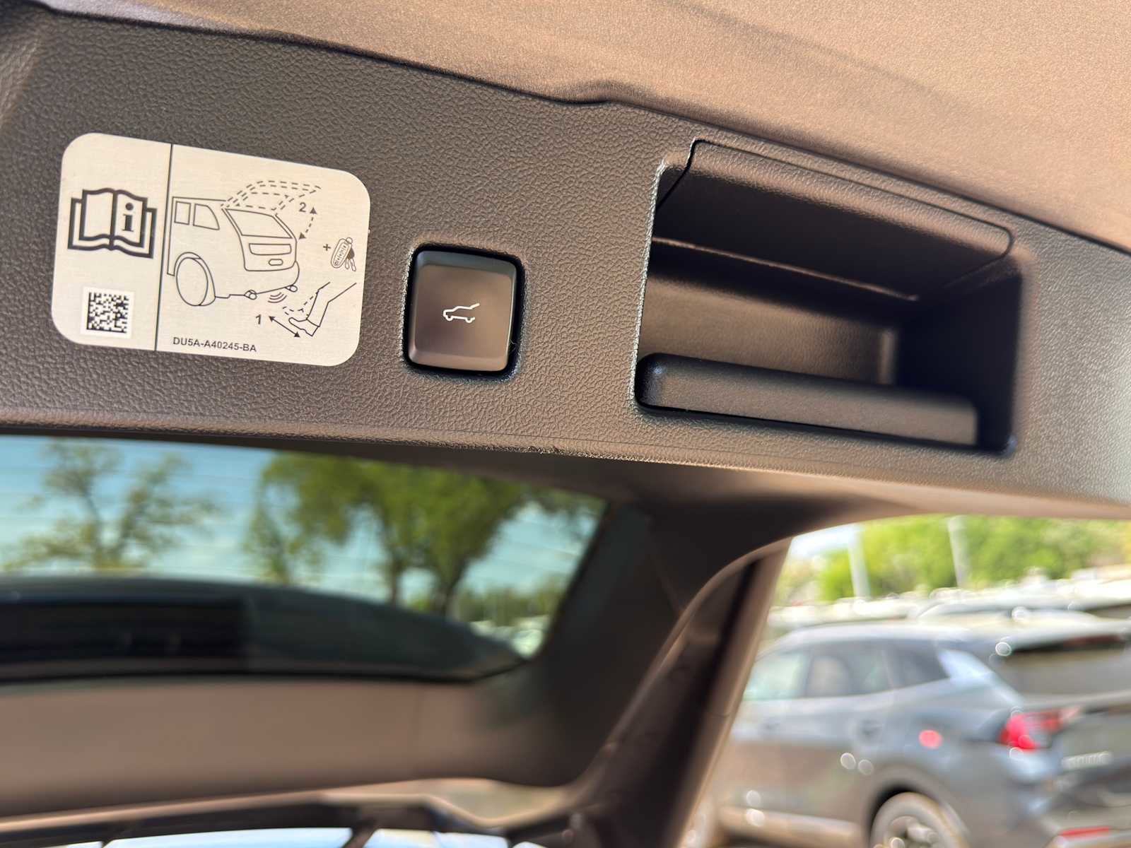 Used 2020 Ford Escape SEL image 11