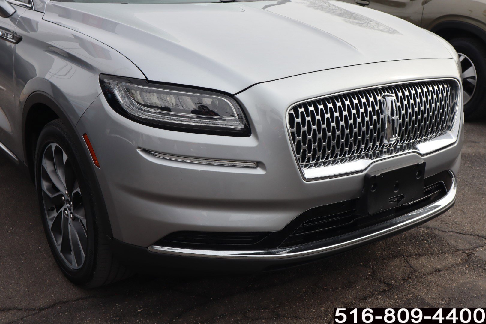 Used 2023 Lincoln Nautilus Reserve image 2