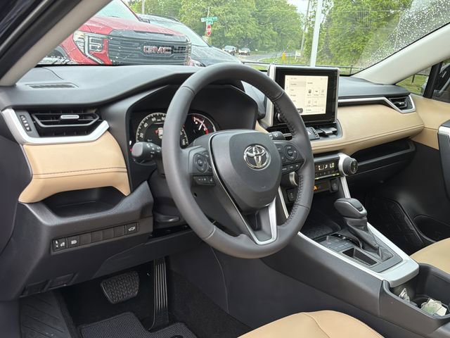 Used 2025 Toyota RAV4 XLE Premium image 10
