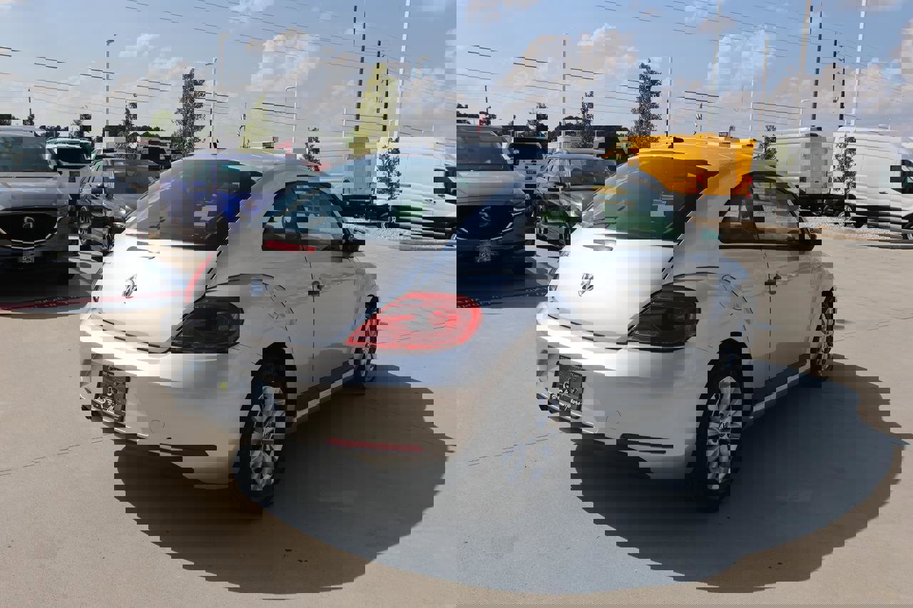 Used 2013 Volkswagen Beetle 2.5 image 5