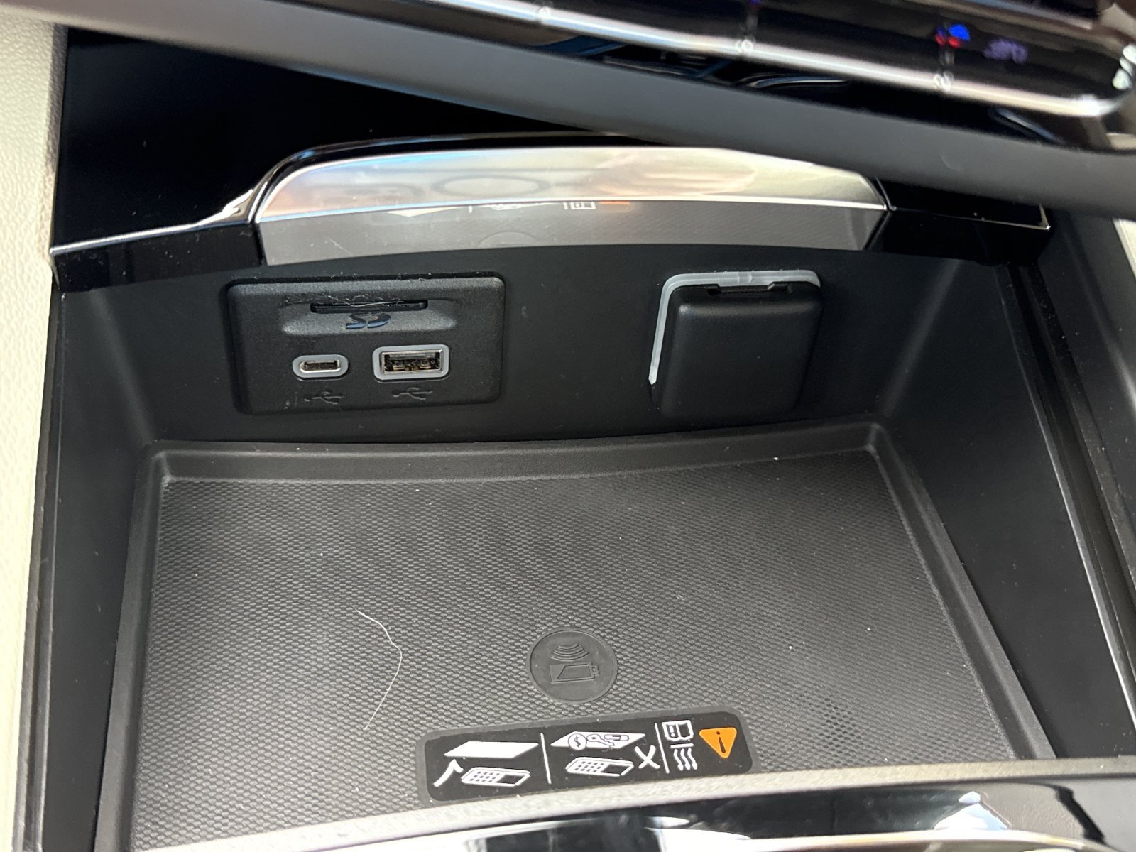 Used 2022 Buick Envision Avenir w/ Technology Package II FWD image 22