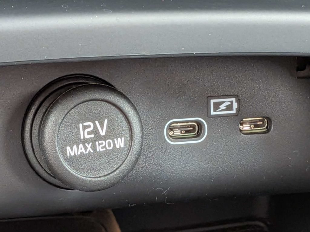 Certified 2023 Volvo XC40 B4 Plus w/ Protection Package Premier FWD image 29