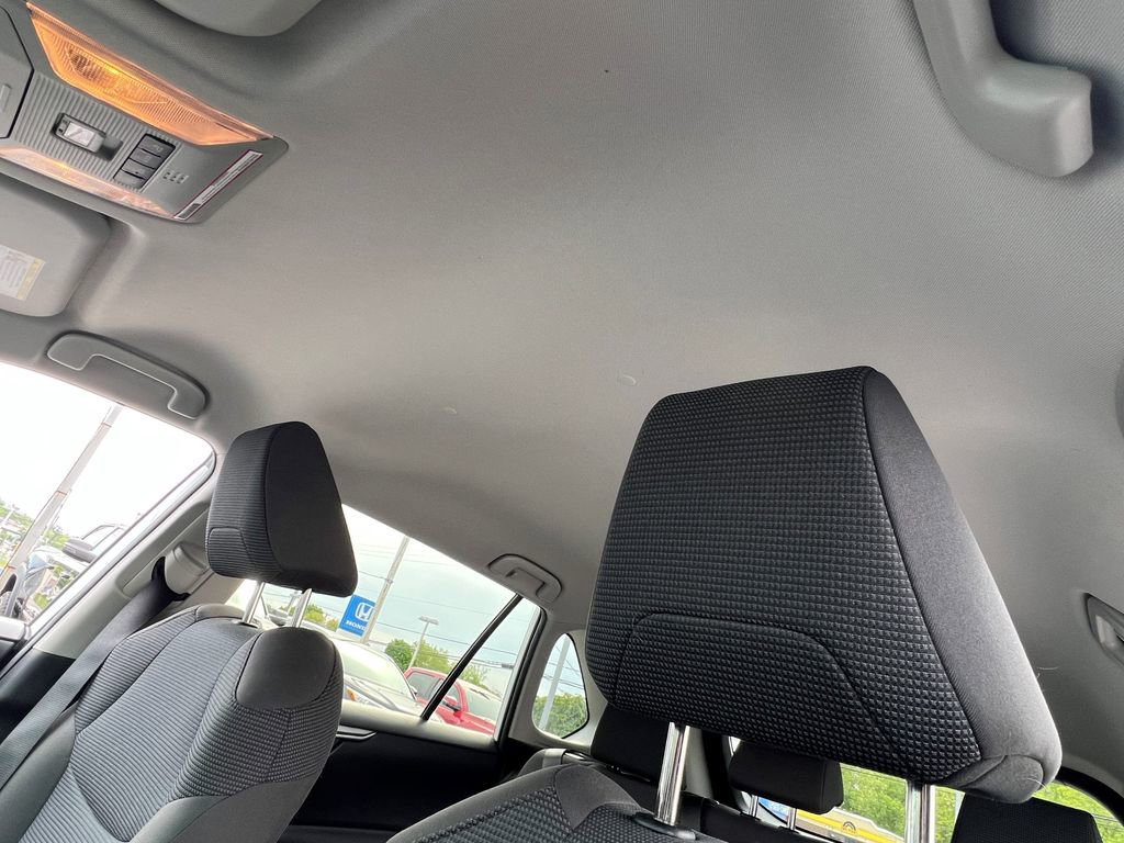 Used 2021 Toyota RAV4 LE AWD/4WD image 18