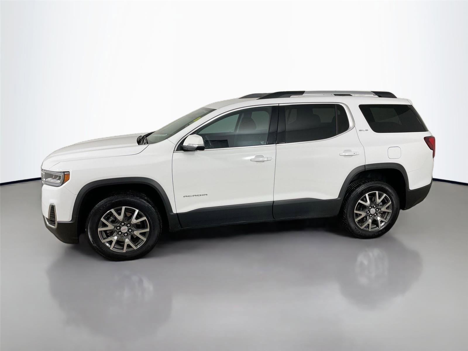 Used 2023 GMC Acadia SLE w/ Driver Convenience Package image 4