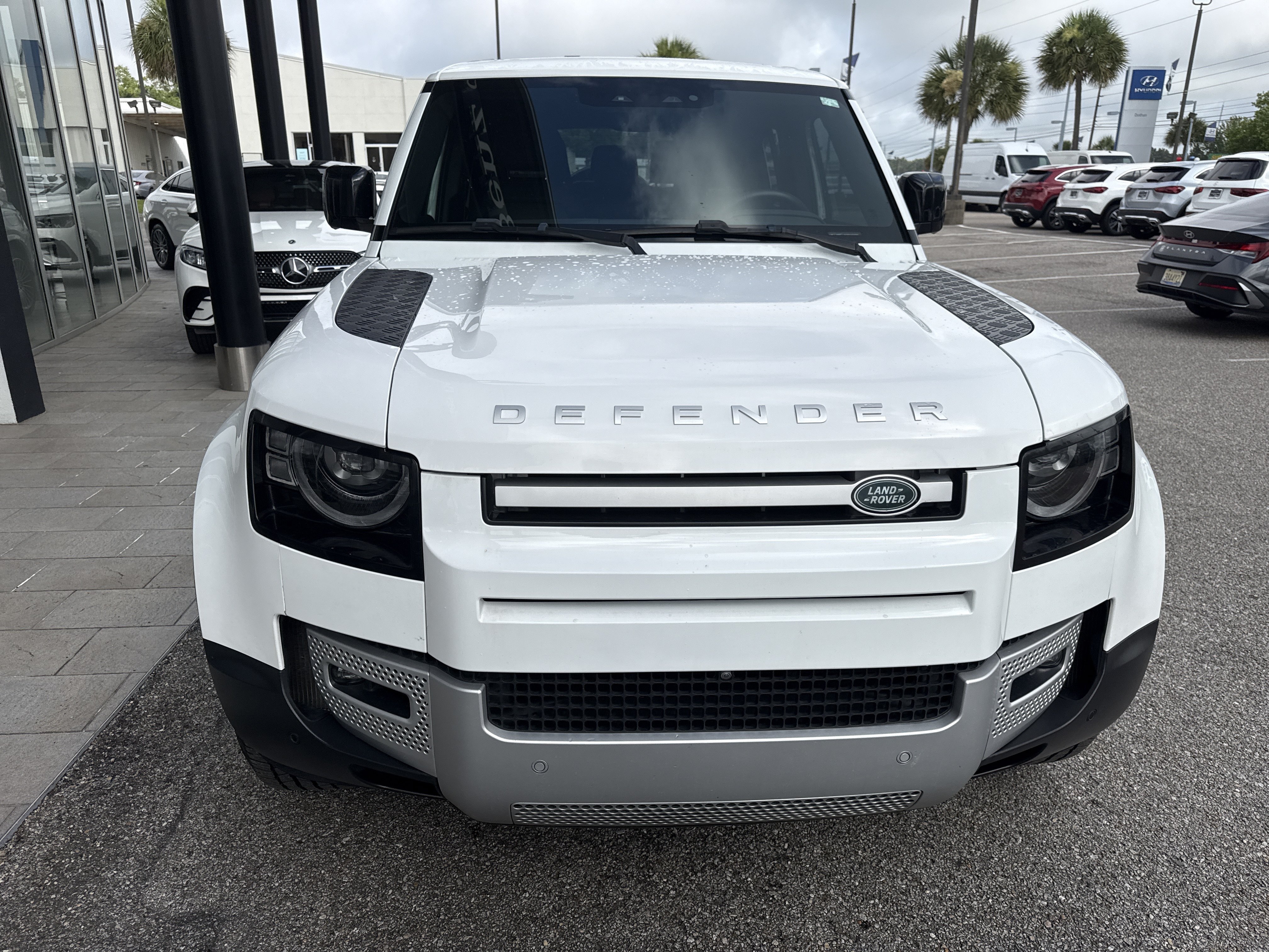 Used 2023 Land Rover Defender 130 SE AWD/4WD image 6