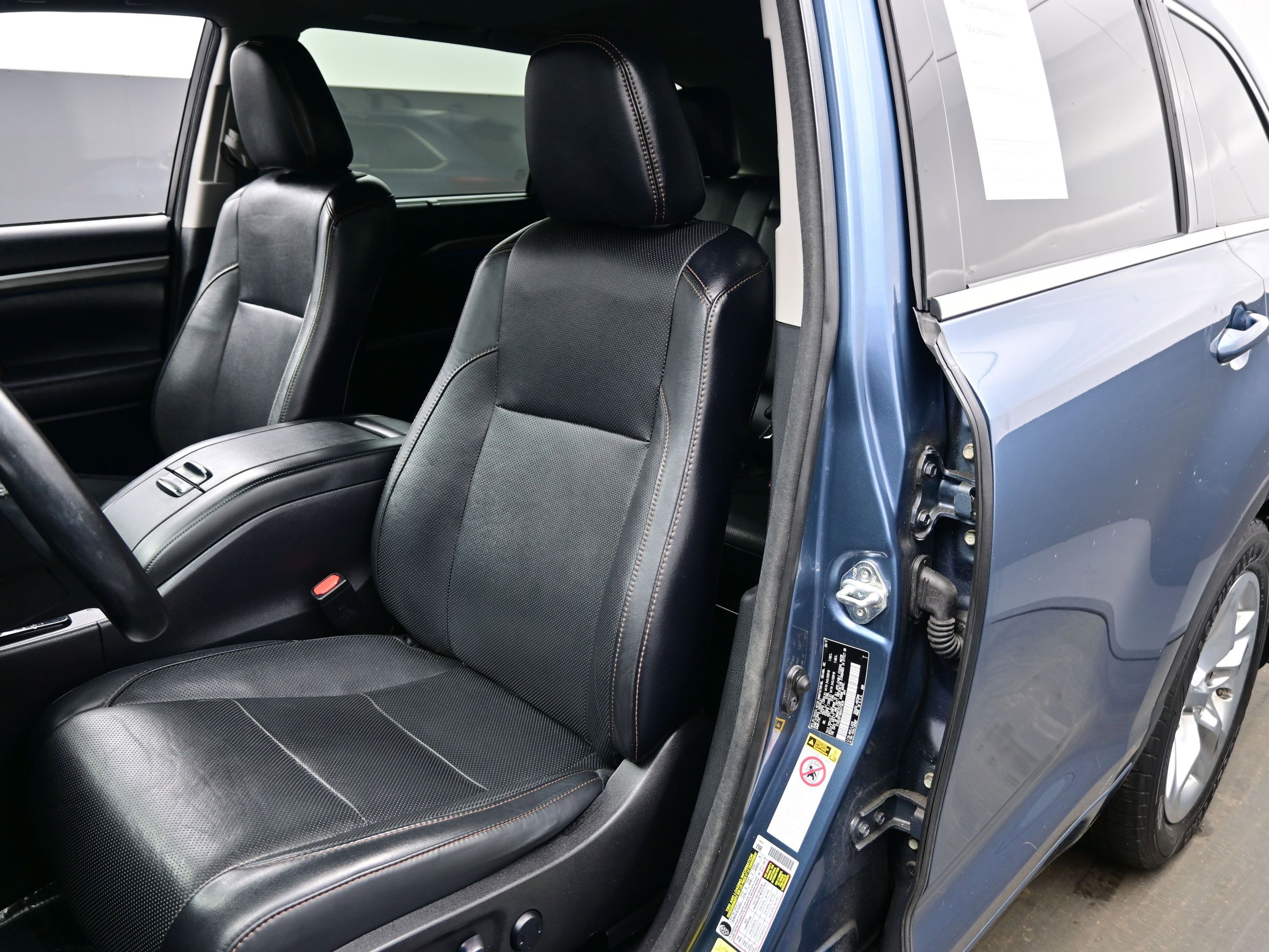 Used 2017 Toyota Highlander Limited image 12