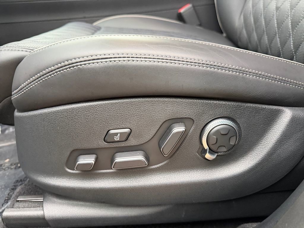 Used 2025 Genesis GV70 3.5T Sport w/ Sport Advanced Package image 16