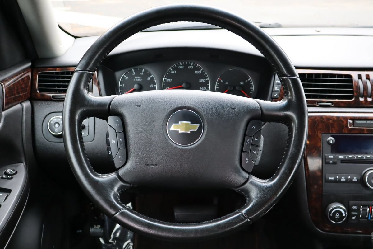 Used 2013 Chevrolet Impala LTZ FWD image 18