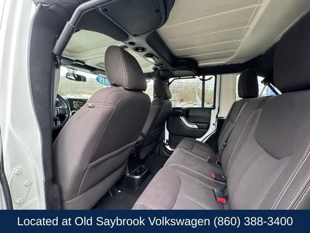Used 2015 Jeep Wrangler Unlimited Sahara w/ Connectivity Group image 10