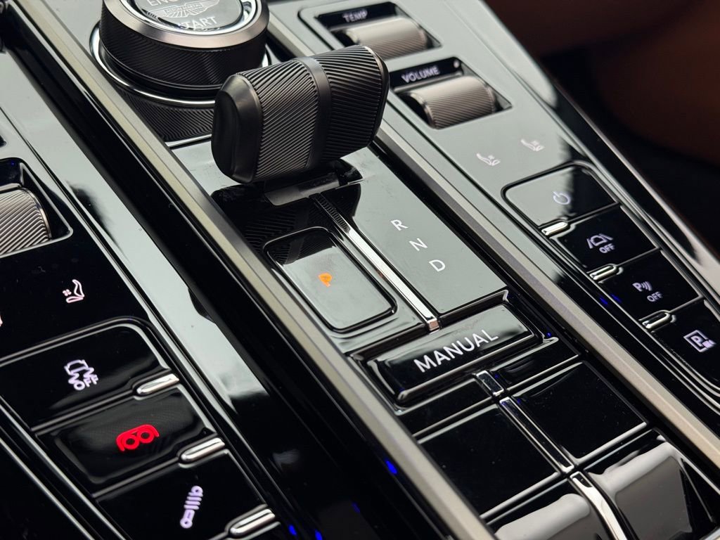 New 2026 Aston Martin V8 Vantage Roadster image 27