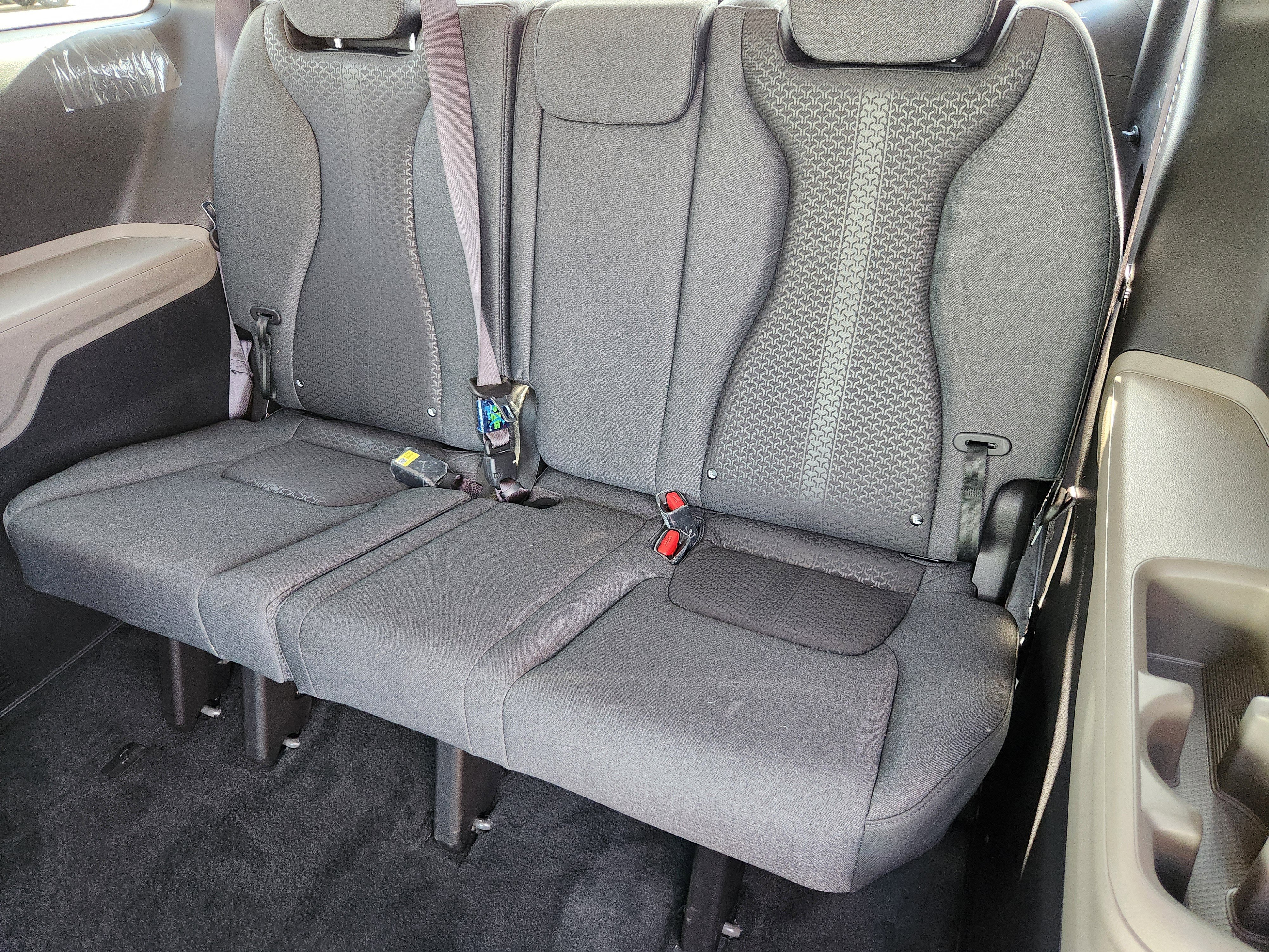 Used 2026 Kia Carnival LX FWD image 9