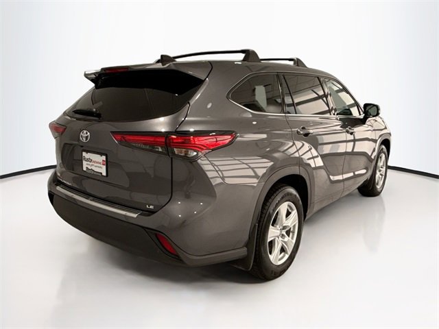 Used 2022 Toyota Highlander LE image 6