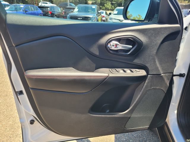 Used 2022 Jeep Cherokee Trailhawk w/ Comfort/Convenience Group AWD/4WD image 16