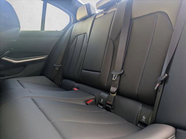 Used 2025 BMW 330i Sedan w/ Premium Package RWD image 17