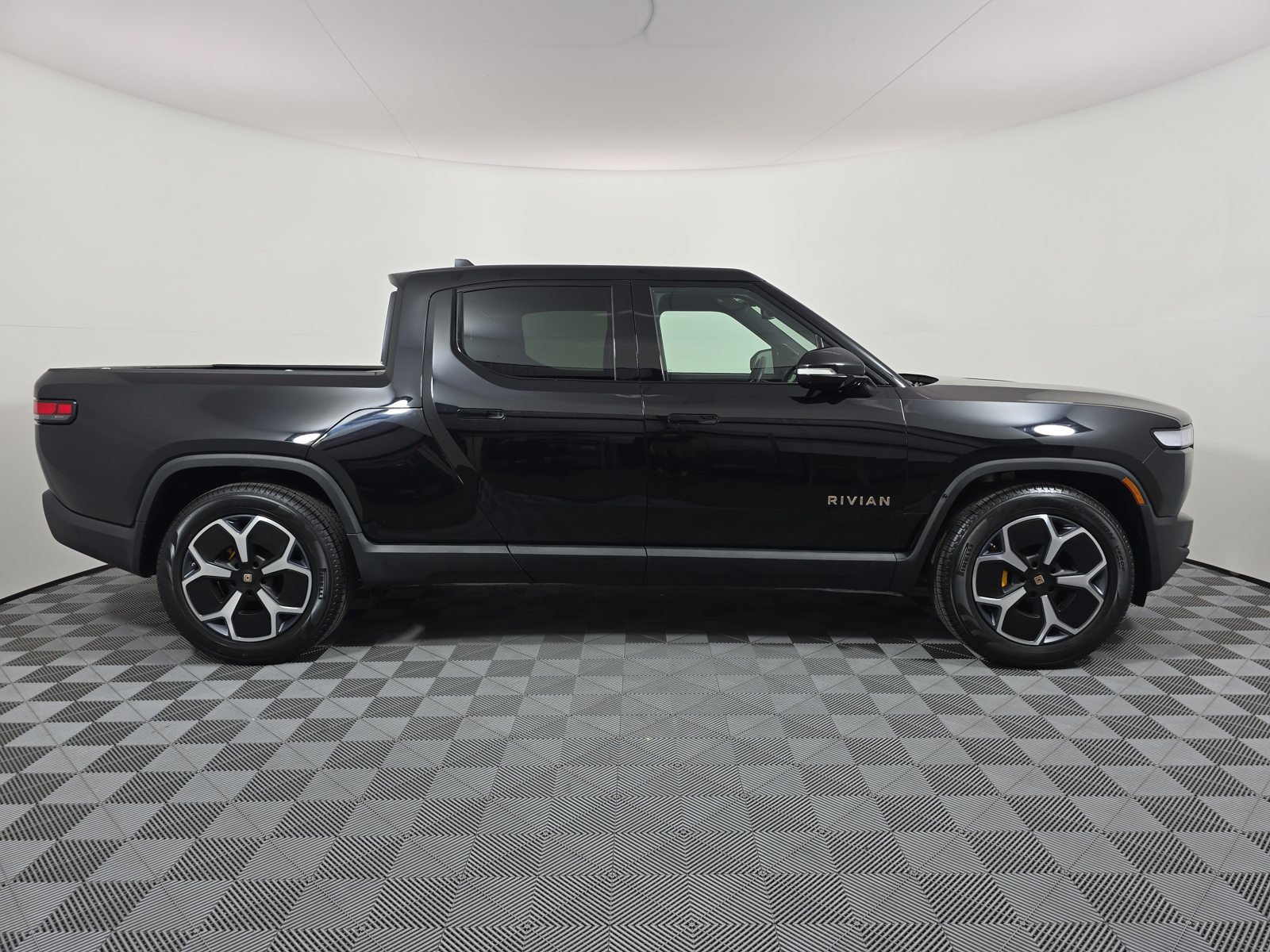 Used 2022 Rivian R1T Adventure AWD/4WD image 6