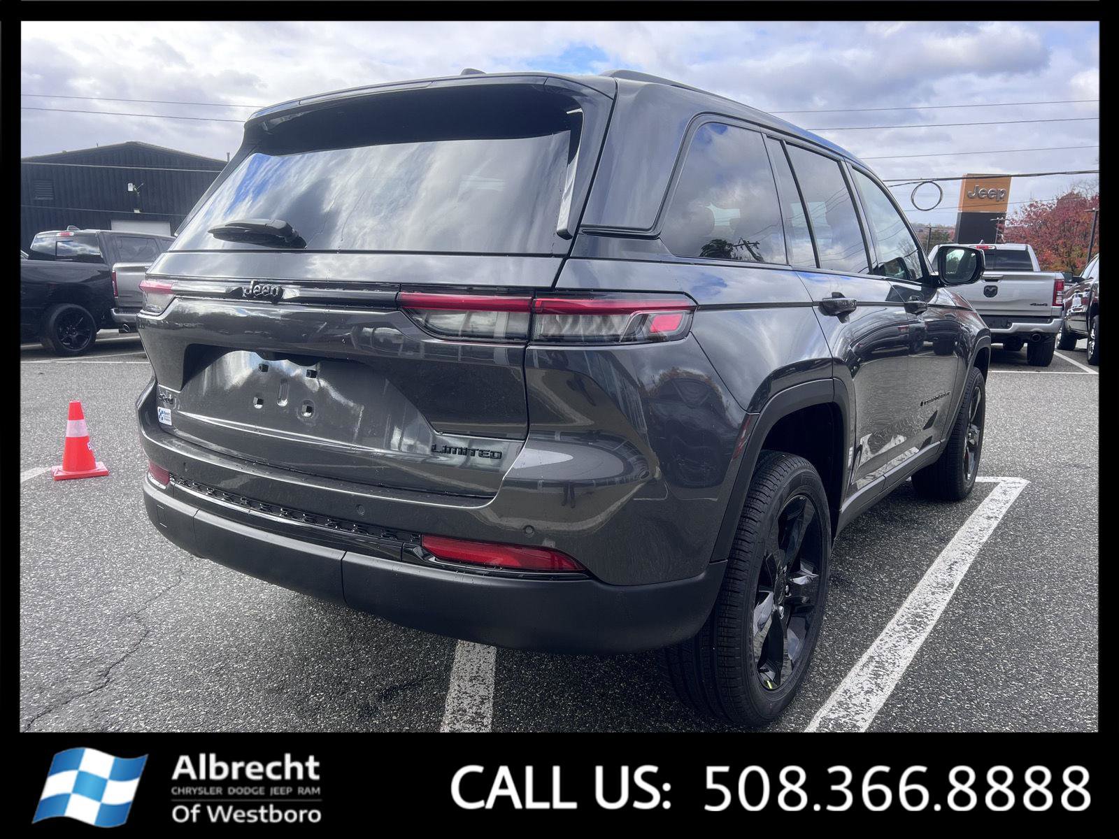 New 2025 Jeep Grand Cherokee Limited w/ Black Appearance Package image 5