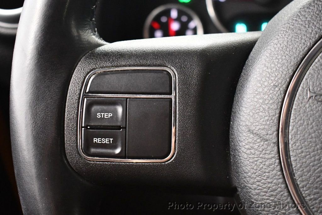 Used 2012 Jeep Wrangler Unlimited Sahara image 29