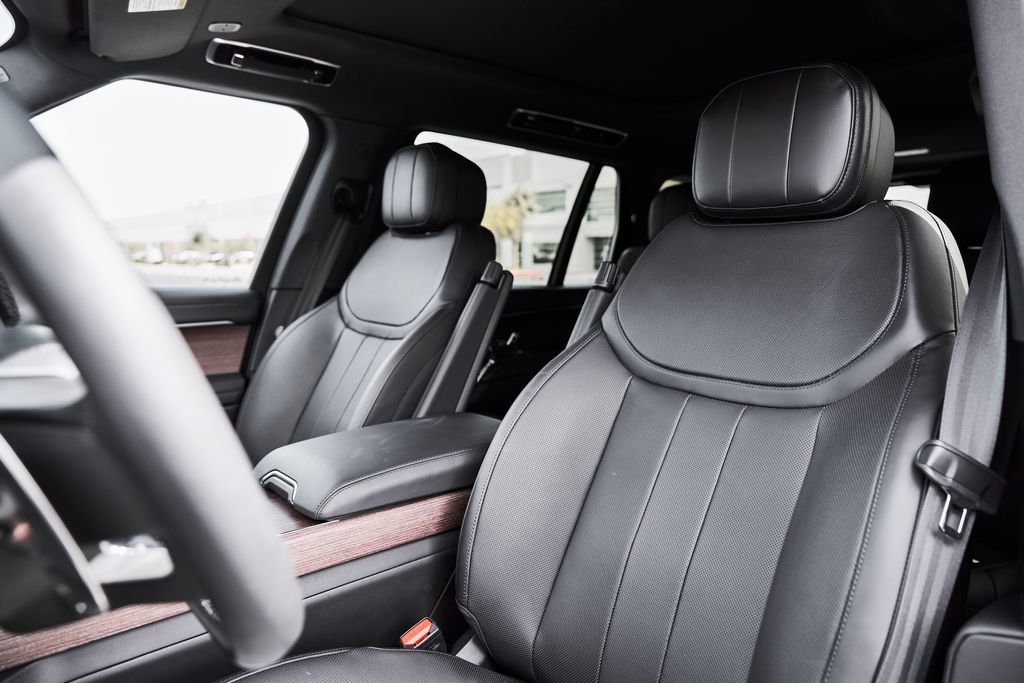 Used 2025 Land Rover Range Rover Long Wheelbase SE image 43