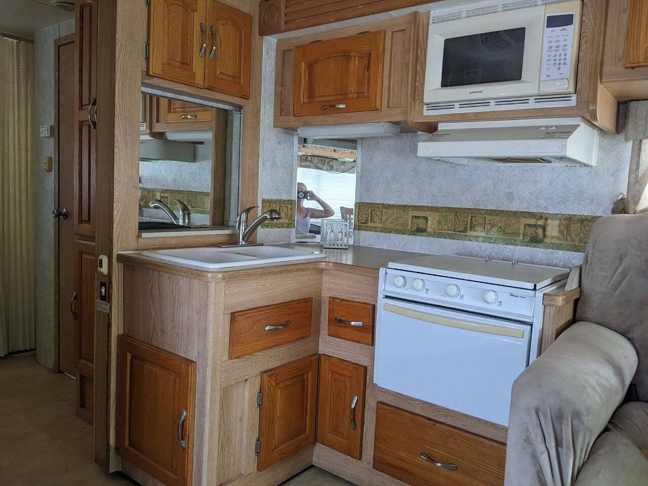 Used 2002 Ford E-450 and Econoline 450 RWD image 21
