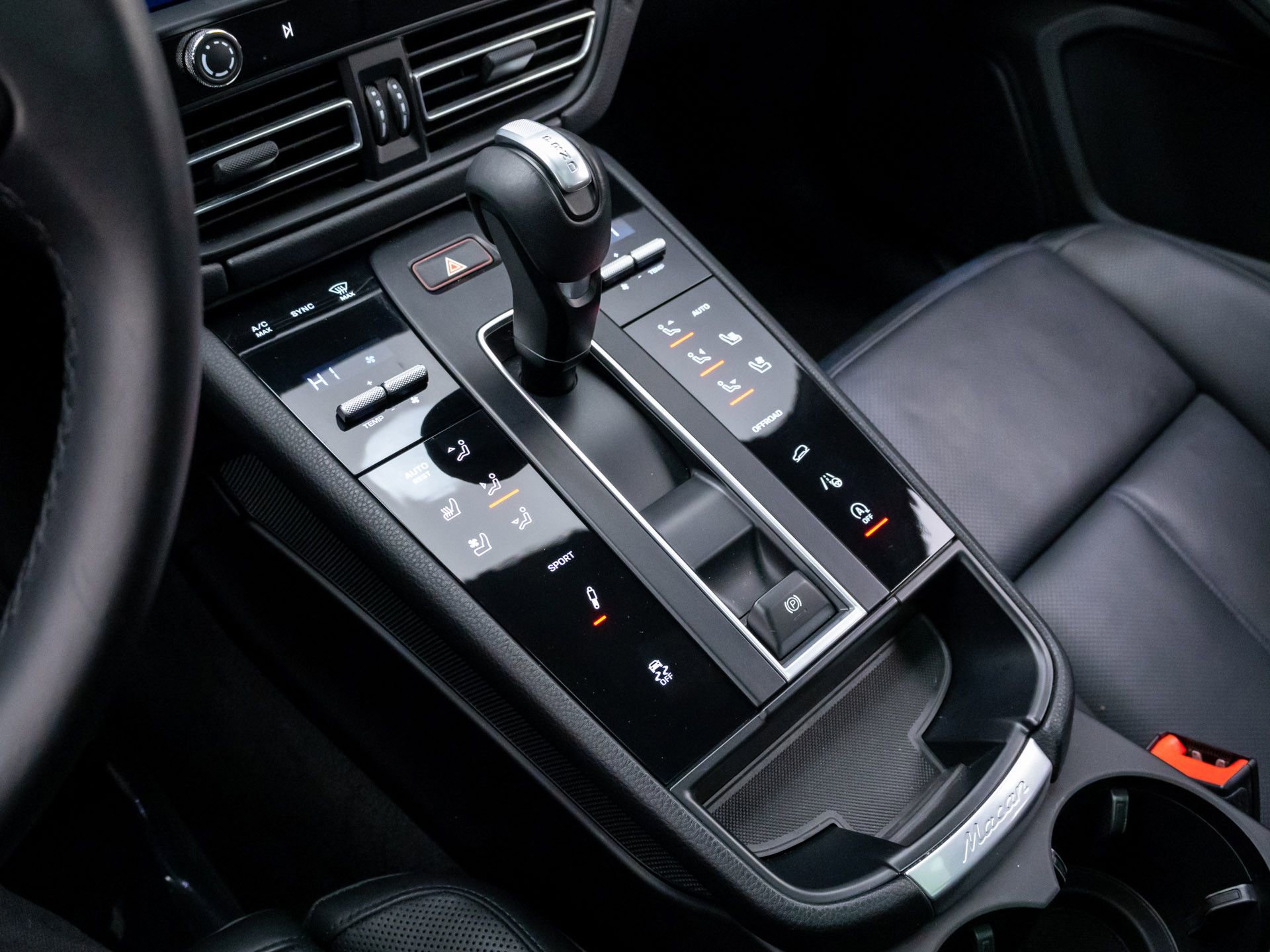 Certified 2023 Porsche Macan S AWD/4WD image 13