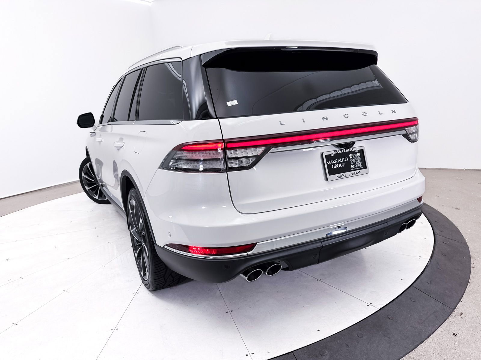 Used 2021 Lincoln Aviator Reserve w/ Equipment Group 202A image 9