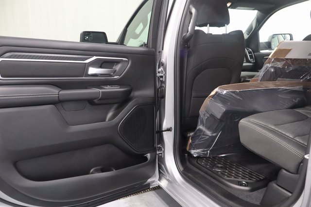 New 2026 RAM 1500 4x4 Crew Cab image 11